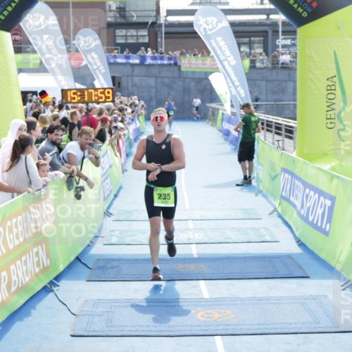 10.08.2025 - GEWOBA Citytriathlon Bremen H.Heesch http://msf.ph/oto/8554253 10.08.2025 15:18:03 Ziel 235, 446 meine-sportfotos.de