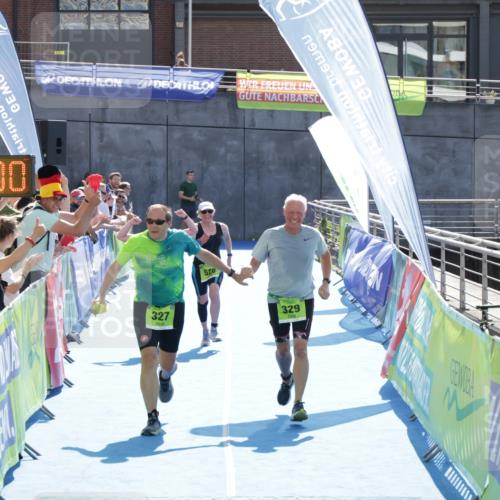 10.08.2025 - GEWOBA Citytriathlon Bremen H.Heesch http://msf.ph/oto/8554265 10.08.2025 15:50:04 Ziel 327, 329, 340, 528 meine-sportfotos.de