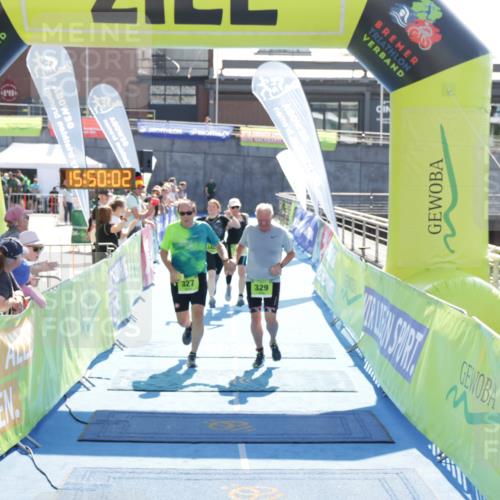 10.08.2025 - GEWOBA Citytriathlon Bremen H.Heesch http://msf.ph/oto/8554276 10.08.2025 15:50:06 Ziel 327, 329, 340, 528 meine-sportfotos.de