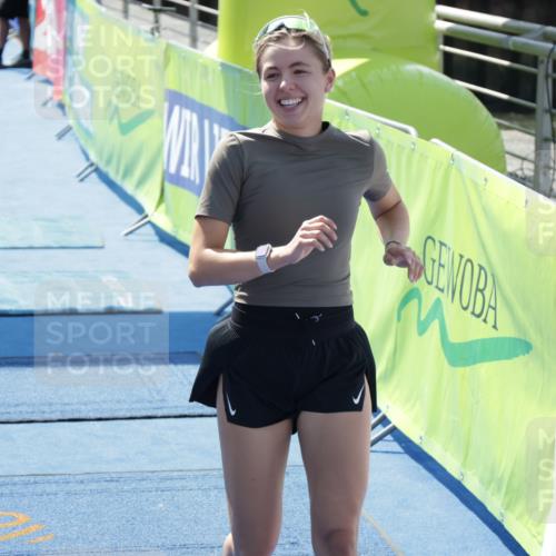 10.08.2025 - GEWOBA Citytriathlon Bremen H.Heesch http://msf.ph/oto/8554288 10.08.2025 14:07:59 Ziel 932, 1028 meine-sportfotos.de