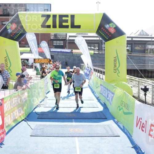 10.08.2025 - GEWOBA Citytriathlon Bremen H.Heesch http://msf.ph/oto/8554305 10.08.2025 15:50:07 Ziel 327, 329, 340, 528 meine-sportfotos.de