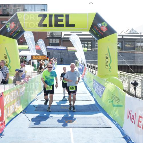 10.08.2025 - GEWOBA Citytriathlon Bremen H.Heesch http://msf.ph/oto/8554308 10.08.2025 15:50:07 Ziel 327, 329, 340, 528 meine-sportfotos.de