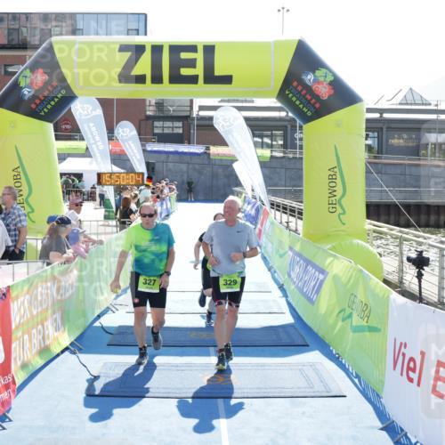 10.08.2025 - GEWOBA Citytriathlon Bremen H.Heesch http://msf.ph/oto/8554330 10.08.2025 15:50:08 Ziel 327, 329, 340, 528 meine-sportfotos.de