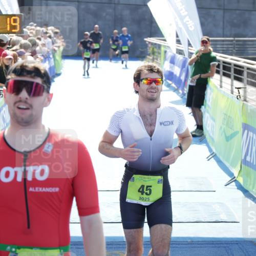 10.08.2025 - GEWOBA Citytriathlon Bremen H.Heesch http://msf.ph/oto/8554335 10.08.2025 15:18:23 Ziel 41, 45, 101, 143 meine-sportfotos.de