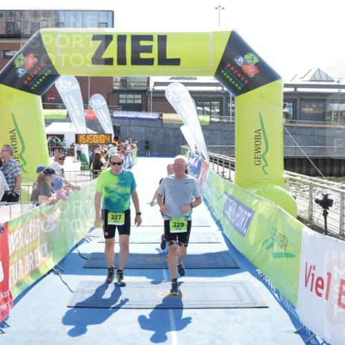 10.08.2025 - GEWOBA Citytriathlon Bremen H.Heesch http://msf.ph/oto/8554336 10.08.2025 15:50:08 Ziel 327, 329, 340, 528 meine-sportfotos.de