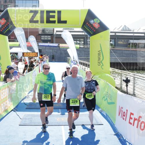 10.08.2025 - GEWOBA Citytriathlon Bremen H.Heesch http://msf.ph/oto/8554357 10.08.2025 15:50:09 Ziel 327, 329, 340, 528 meine-sportfotos.de