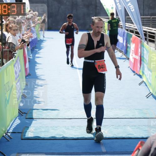 10.08.2025 - GEWOBA Citytriathlon Bremen H.Heesch http://msf.ph/oto/8554358 10.08.2025 14:08:35 Ziel 717, 751, 771, 844 meine-sportfotos.de