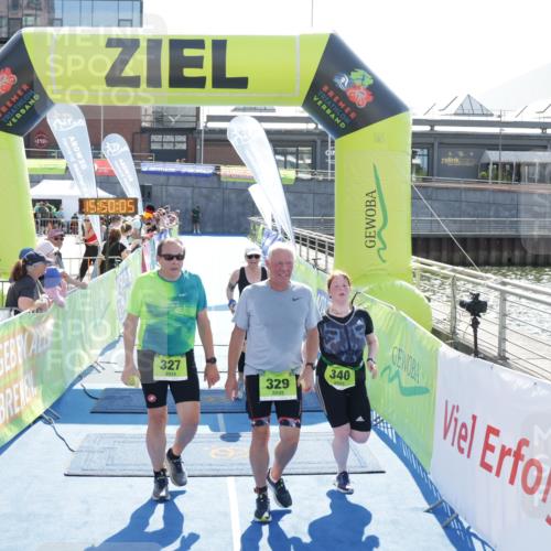 10.08.2025 - GEWOBA Citytriathlon Bremen H.Heesch http://msf.ph/oto/8554362 10.08.2025 15:50:09 Ziel 327, 329, 340, 528 meine-sportfotos.de