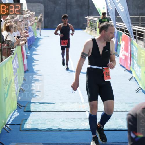 10.08.2025 - GEWOBA Citytriathlon Bremen H.Heesch http://msf.ph/oto/8554365 10.08.2025 14:08:36 Ziel 717, 751, 844 meine-sportfotos.de