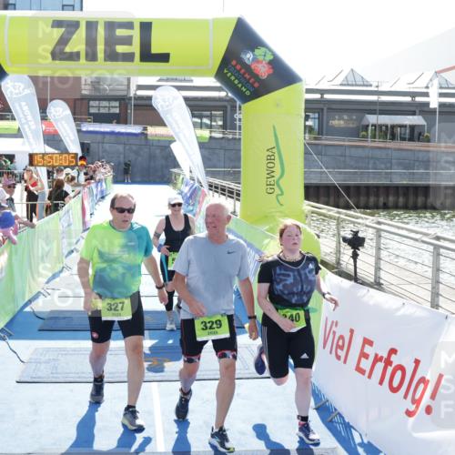 10.08.2025 - GEWOBA Citytriathlon Bremen H.Heesch http://msf.ph/oto/8554377 10.08.2025 15:50:09 Ziel 327, 329, 340, 528 meine-sportfotos.de