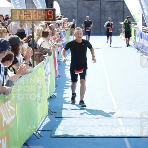 10.08.2025 - GEWOBA Citytriathlon Bremen H.Heesch http://msf.ph/oto/8554379 10.08.2025 14:08:52 Ziel 857 meine-sportfotos.de