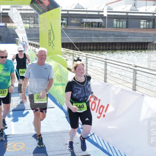 10.08.2025 - GEWOBA Citytriathlon Bremen H.Heesch http://msf.ph/oto/8554386 10.08.2025 15:50:10 Ziel 327, 329, 340, 528 meine-sportfotos.de