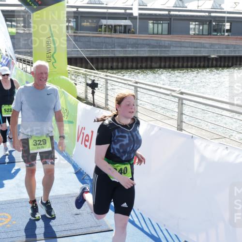 10.08.2025 - GEWOBA Citytriathlon Bremen H.Heesch http://msf.ph/oto/8554394 10.08.2025 15:50:10 Ziel 327, 329, 340, 528 meine-sportfotos.de