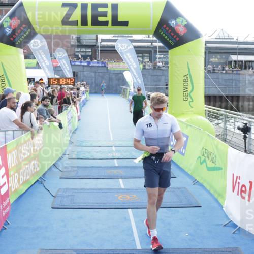 10.08.2025 - GEWOBA Citytriathlon Bremen H.Heesch http://msf.ph/oto/8554408 10.08.2025 15:18:46 Ziel 32, 215 meine-sportfotos.de