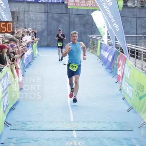 10.08.2025 - GEWOBA Citytriathlon Bremen H.Heesch http://msf.ph/oto/8554413 10.08.2025 15:18:54 Ziel 281 meine-sportfotos.de
