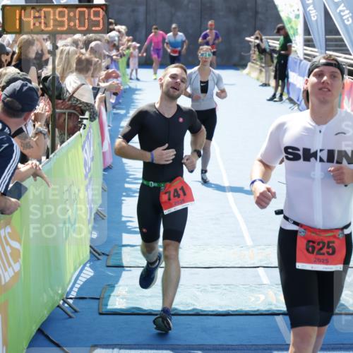 10.08.2025 - GEWOBA Citytriathlon Bremen H.Heesch http://msf.ph/oto/8554426 10.08.2025 14:09:12 Ziel 625, 741, 959, 960 meine-sportfotos.de