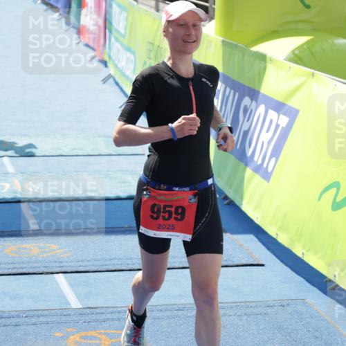 10.08.2025 - GEWOBA Citytriathlon Bremen H.Heesch http://msf.ph/oto/8554437 10.08.2025 14:09:14 Ziel 625, 741, 959, 960 meine-sportfotos.de