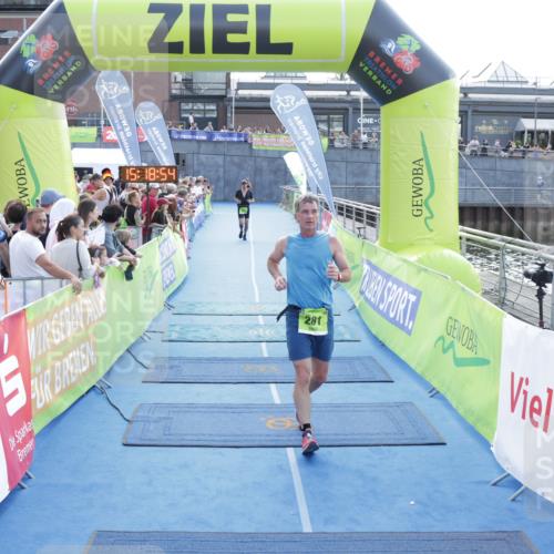 10.08.2025 - GEWOBA Citytriathlon Bremen H.Heesch http://msf.ph/oto/8554443 10.08.2025 15:18:57 Ziel 195, 281 meine-sportfotos.de