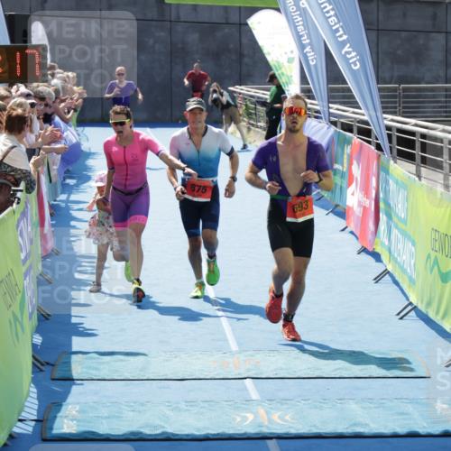 10.08.2025 - GEWOBA Citytriathlon Bremen H.Heesch http://msf.ph/oto/8554475 10.08.2025 14:09:21 Ziel 693, 875, 956, 960 meine-sportfotos.de