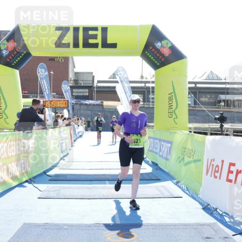 10.08.2025 - GEWOBA Citytriathlon Bremen H.Heesch http://msf.ph/oto/8554477 10.08.2025 15:51:04 Ziel 140, 419, 421 meine-sportfotos.de
