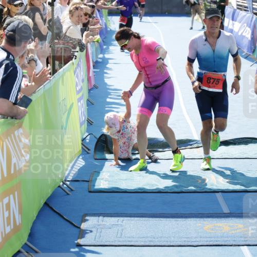 10.08.2025 - GEWOBA Citytriathlon Bremen H.Heesch http://msf.ph/oto/8554479 10.08.2025 14:09:23 Ziel 626, 693, 875, 956 meine-sportfotos.de
