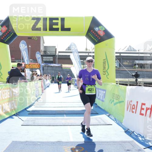 10.08.2025 - GEWOBA Citytriathlon Bremen H.Heesch http://msf.ph/oto/8554487 10.08.2025 15:51:04 Ziel 140, 419, 421 meine-sportfotos.de