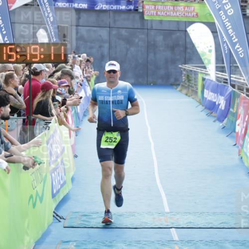 10.08.2025 - GEWOBA Citytriathlon Bremen H.Heesch http://msf.ph/oto/8554491 10.08.2025 15:19:15 Ziel 252, 263 meine-sportfotos.de