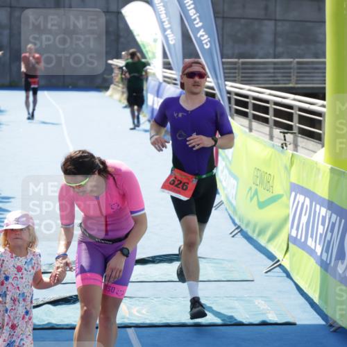 10.08.2025 - GEWOBA Citytriathlon Bremen H.Heesch http://msf.ph/oto/8554507 10.08.2025 14:09:27 Ziel 626, 693, 875, 956 meine-sportfotos.de