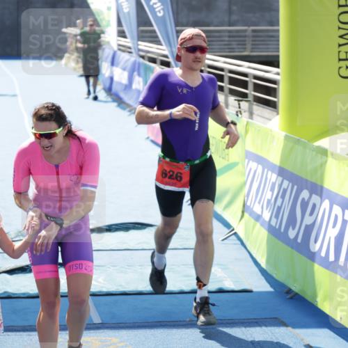 10.08.2025 - GEWOBA Citytriathlon Bremen H.Heesch http://msf.ph/oto/8554510 10.08.2025 14:09:27 Ziel 626, 693, 875, 956 meine-sportfotos.de