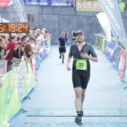 10.08.2025 - GEWOBA Citytriathlon Bremen H.Heesch http://msf.ph/oto/8554551 10.08.2025 15:19:28 Ziel 5, 72 meine-sportfotos.de