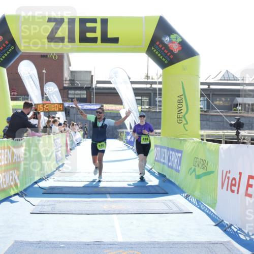 10.08.2025 - GEWOBA Citytriathlon Bremen H.Heesch http://msf.ph/oto/8554564 10.08.2025 15:51:08 Ziel 140, 419, 421 meine-sportfotos.de