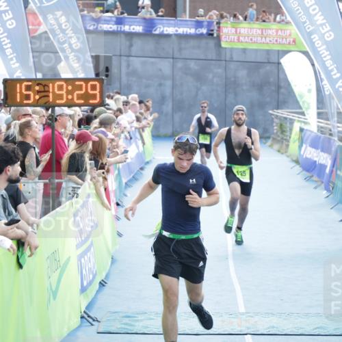 10.08.2025 - GEWOBA Citytriathlon Bremen H.Heesch http://msf.ph/oto/8554566 10.08.2025 15:19:33 Ziel 5, 72, 106 meine-sportfotos.de