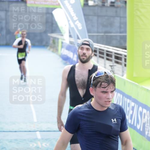 10.08.2025 - GEWOBA Citytriathlon Bremen H.Heesch http://msf.ph/oto/8554571 10.08.2025 15:19:36 Ziel 5, 106 meine-sportfotos.de