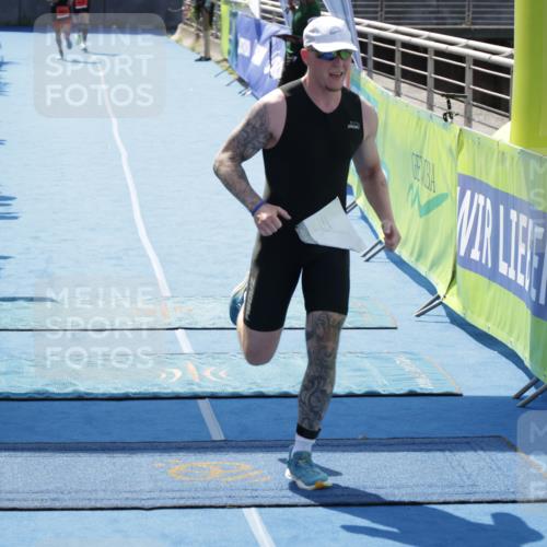 10.08.2025 - GEWOBA Citytriathlon Bremen H.Heesch http://msf.ph/oto/8554643 10.08.2025 14:10:38 Ziel 649, 656, 698 meine-sportfotos.de