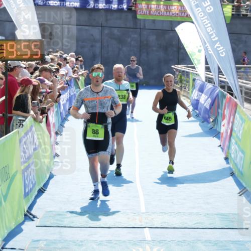 10.08.2025 - GEWOBA Citytriathlon Bremen H.Heesch http://msf.ph/oto/8554669 10.08.2025 15:19:59 Ziel 38, 88, 224, 238, 445 meine-sportfotos.de