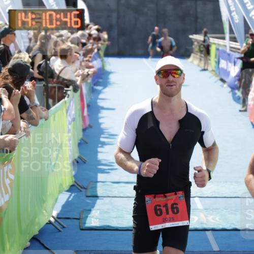 10.08.2025 - GEWOBA Citytriathlon Bremen H.Heesch http://msf.ph/oto/8554670 10.08.2025 14:10:50 Ziel 616, 884 meine-sportfotos.de
