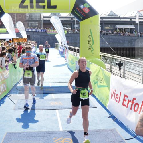 10.08.2025 - GEWOBA Citytriathlon Bremen H.Heesch http://msf.ph/oto/8554689 10.08.2025 15:20:02 Ziel 38, 88, 238, 445 meine-sportfotos.de