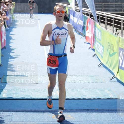 10.08.2025 - GEWOBA Citytriathlon Bremen H.Heesch http://msf.ph/oto/8554719 10.08.2025 14:11:20 Ziel 836 meine-sportfotos.de