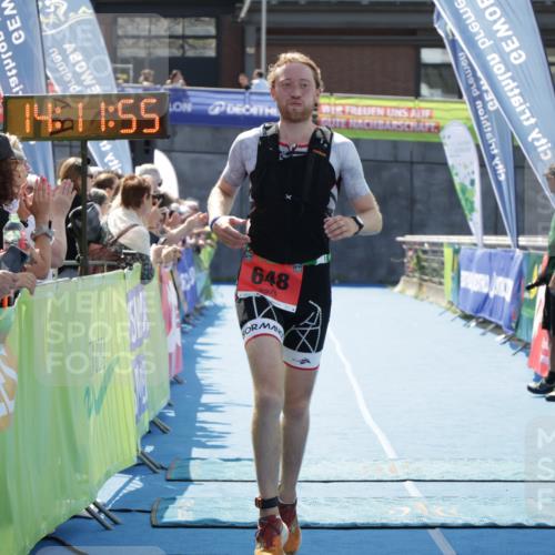 10.08.2025 - GEWOBA Citytriathlon Bremen H.Heesch http://msf.ph/oto/8554769 10.08.2025 14:11:58 Ziel 648 meine-sportfotos.de