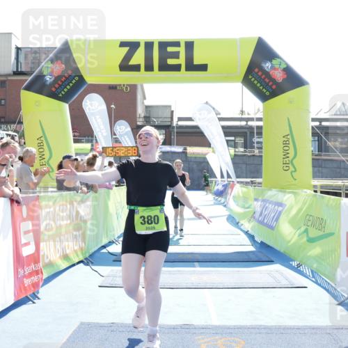 10.08.2025 - GEWOBA Citytriathlon Bremen H.Heesch http://msf.ph/oto/8554840 10.08.2025 15:52:42 Ziel 339, 380 meine-sportfotos.de