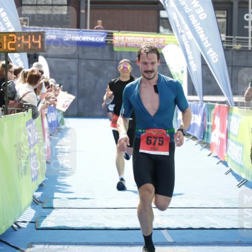 10.08.2025 - GEWOBA Citytriathlon Bremen H.Heesch http://msf.ph/oto/8554844 10.08.2025 14:12:48 Ziel 675, 685, 822 meine-sportfotos.de