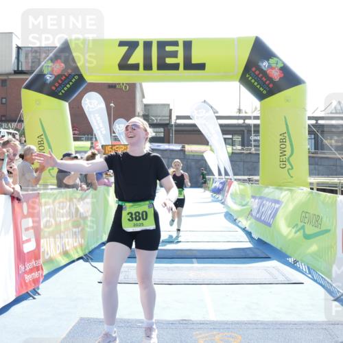 10.08.2025 - GEWOBA Citytriathlon Bremen H.Heesch http://msf.ph/oto/8554846 10.08.2025 15:52:42 Ziel 339, 380 meine-sportfotos.de