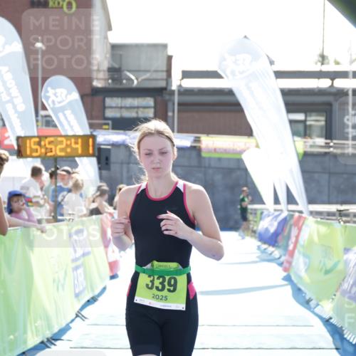 10.08.2025 - GEWOBA Citytriathlon Bremen H.Heesch http://msf.ph/oto/8554850 10.08.2025 15:52:45 Ziel 339, 380 meine-sportfotos.de