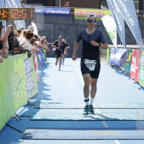 10.08.2025 - GEWOBA Citytriathlon Bremen H.Heesch http://msf.ph/oto/8554864 10.08.2025 14:12:55 Ziel 675, 685, 840, 1037 meine-sportfotos.de
