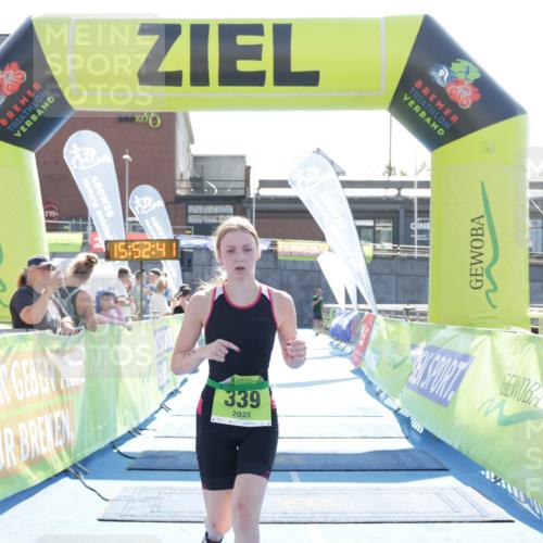 10.08.2025 - GEWOBA Citytriathlon Bremen H.Heesch http://msf.ph/oto/8554869 10.08.2025 15:52:45 Ziel 339, 380 meine-sportfotos.de