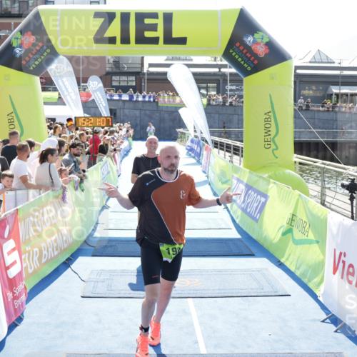 10.08.2025 - GEWOBA Citytriathlon Bremen H.Heesch http://msf.ph/oto/8554927 10.08.2025 15:21:10 Ziel 198, 272 meine-sportfotos.de