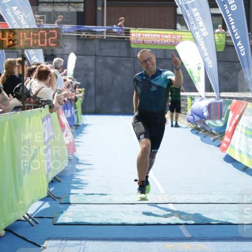 10.08.2025 - GEWOBA Citytriathlon Bremen H.Heesch http://msf.ph/oto/8554940 10.08.2025 14:14:06 Ziel 834 meine-sportfotos.de