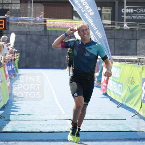 10.08.2025 - GEWOBA Citytriathlon Bremen H.Heesch http://msf.ph/oto/8554946 10.08.2025 14:14:07 Ziel 834 meine-sportfotos.de