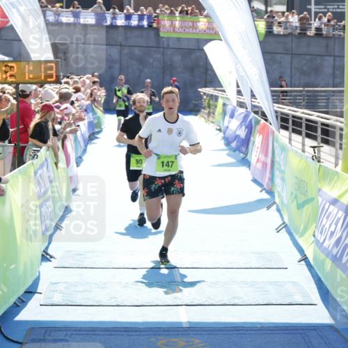 10.08.2025 - GEWOBA Citytriathlon Bremen H.Heesch http://msf.ph/oto/8554956 10.08.2025 15:21:17 Ziel 90, 147, 272 meine-sportfotos.de