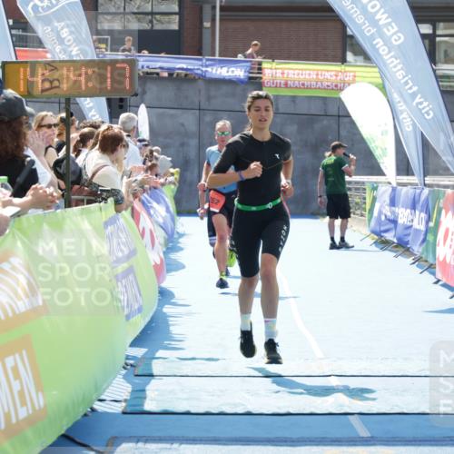 10.08.2025 - GEWOBA Citytriathlon Bremen H.Heesch http://msf.ph/oto/8554958 10.08.2025 14:14:20 Ziel 552, 852, 940 meine-sportfotos.de